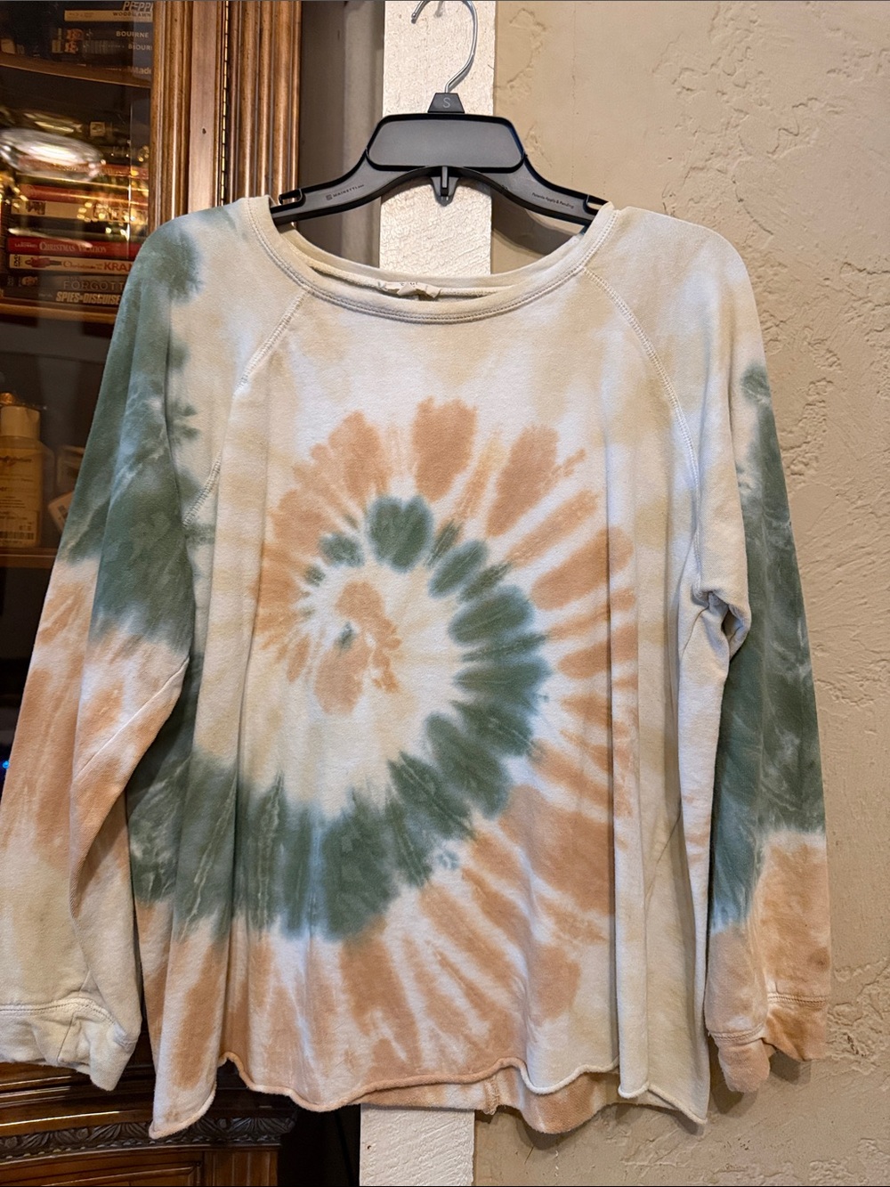 Women's Tie-Dye Long Sleeve Pullover Top - Green & Tan